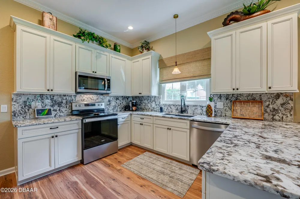 1259 Avenida De Las Casas Lady Lake, FL 32159