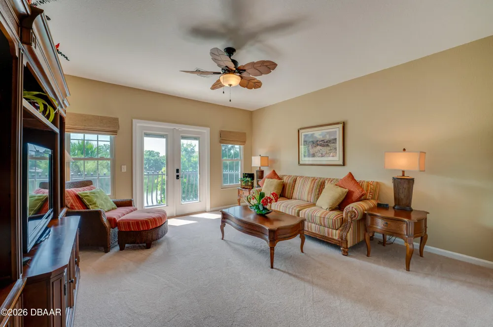 1259 Avenida De Las Casas Lady Lake, FL 32159