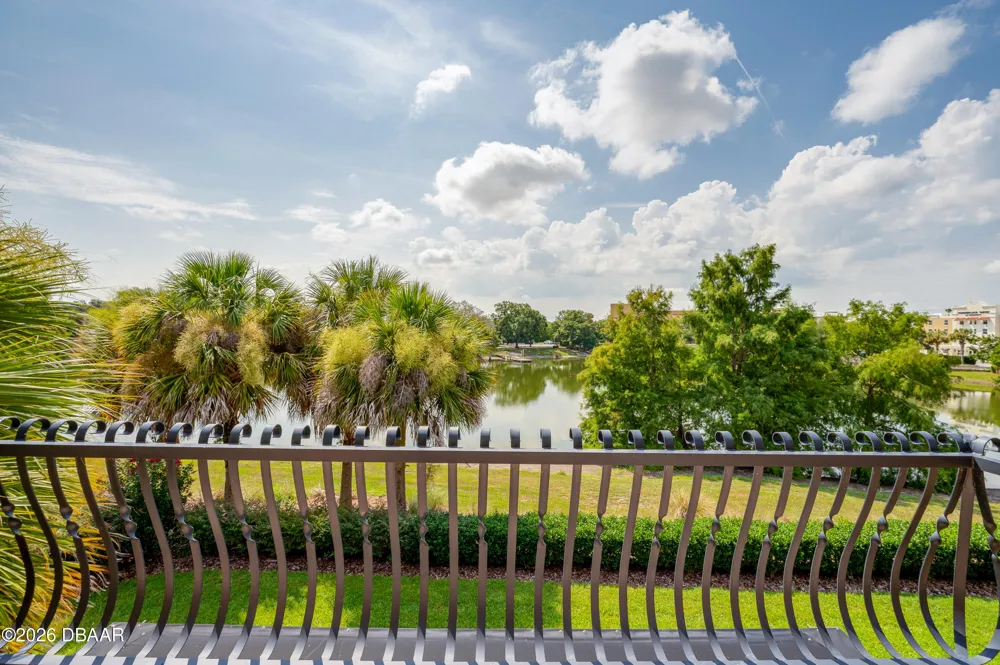 1259 Avenida De Las Casas Lady Lake, FL 32159