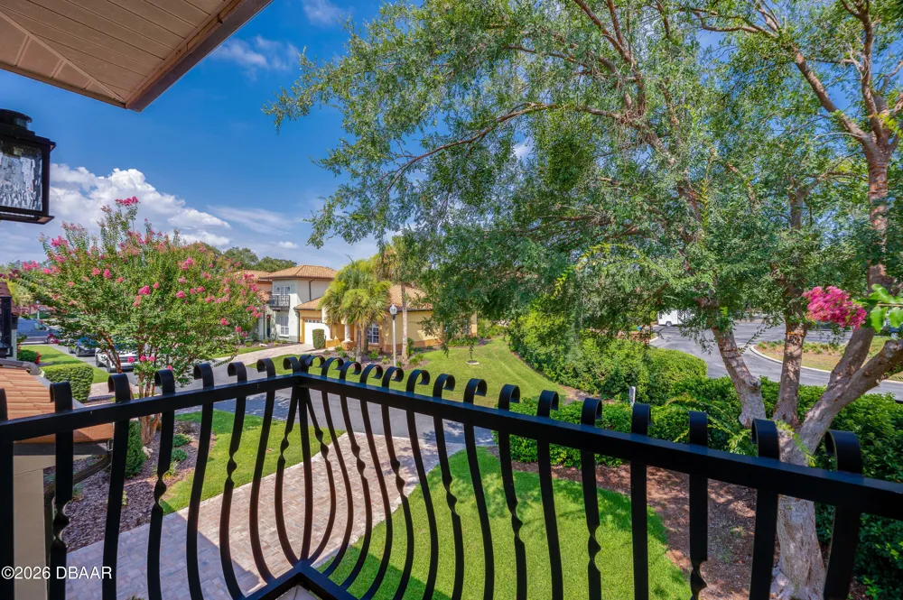 1259 Avenida De Las Casas Lady Lake, FL 32159