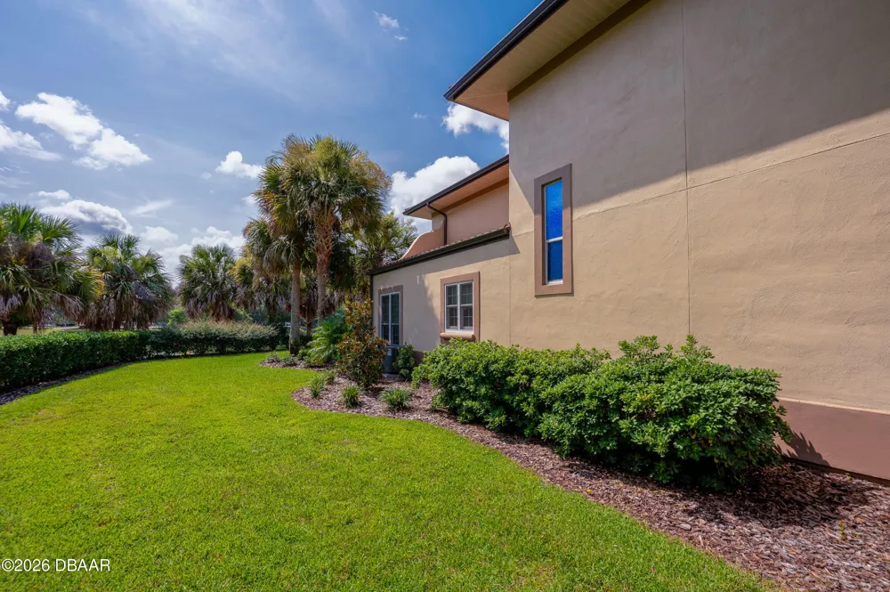 1259 Avenida De Las Casas Lady Lake, FL 32159