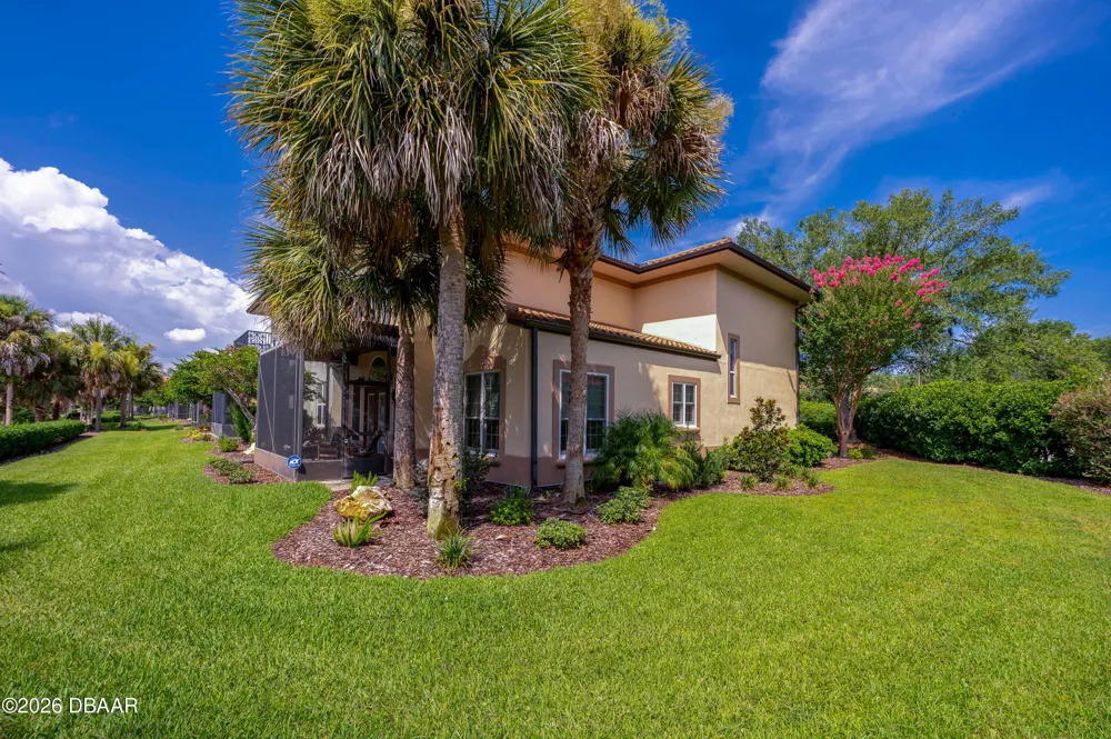 1259 Avenida De Las Casas Lady Lake, FL 32159
