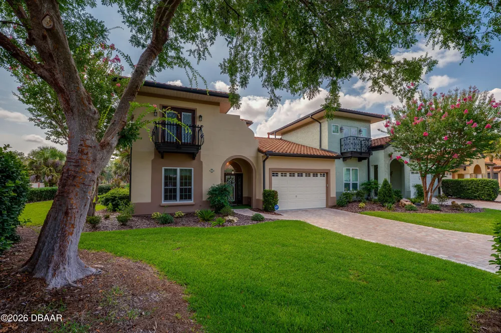 1259 Avenida De Las Casas Lady Lake, FL 32159