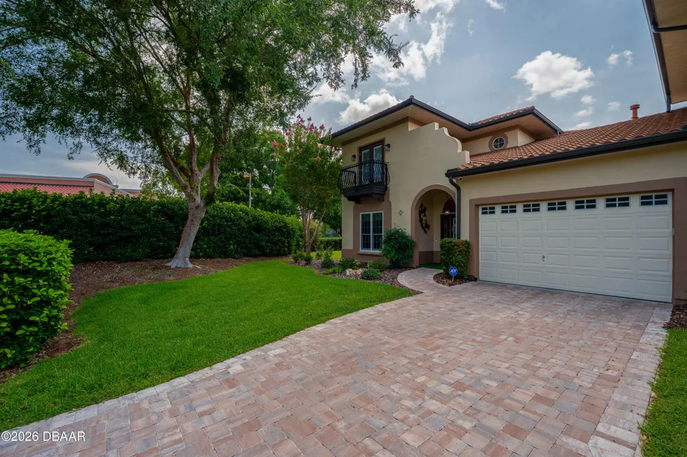 1259 Avenida De Las Casas Lady Lake, FL 32159