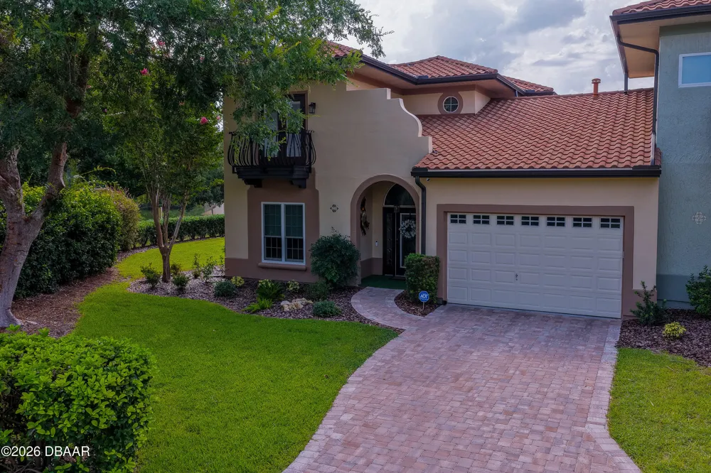 1259 Avenida De Las Casas Lady Lake, FL 32159