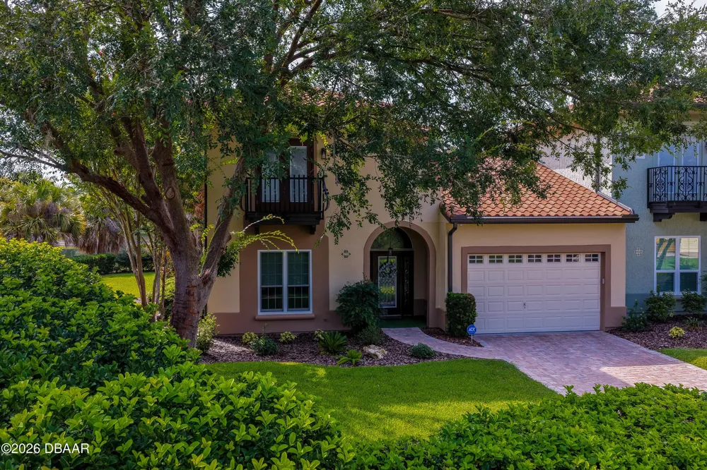 1259 Avenida De Las Casas Lady Lake, FL 32159