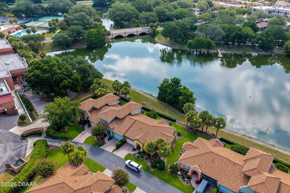 1259 Avenida De Las Casas Lady Lake, FL 32159