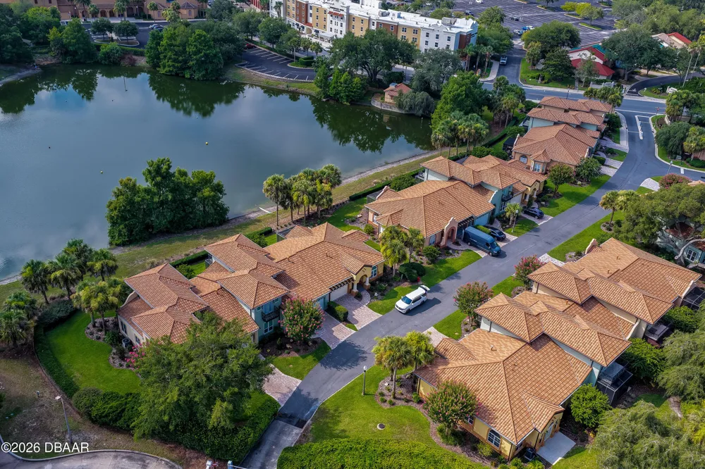 1259 Avenida De Las Casas Lady Lake, FL 32159