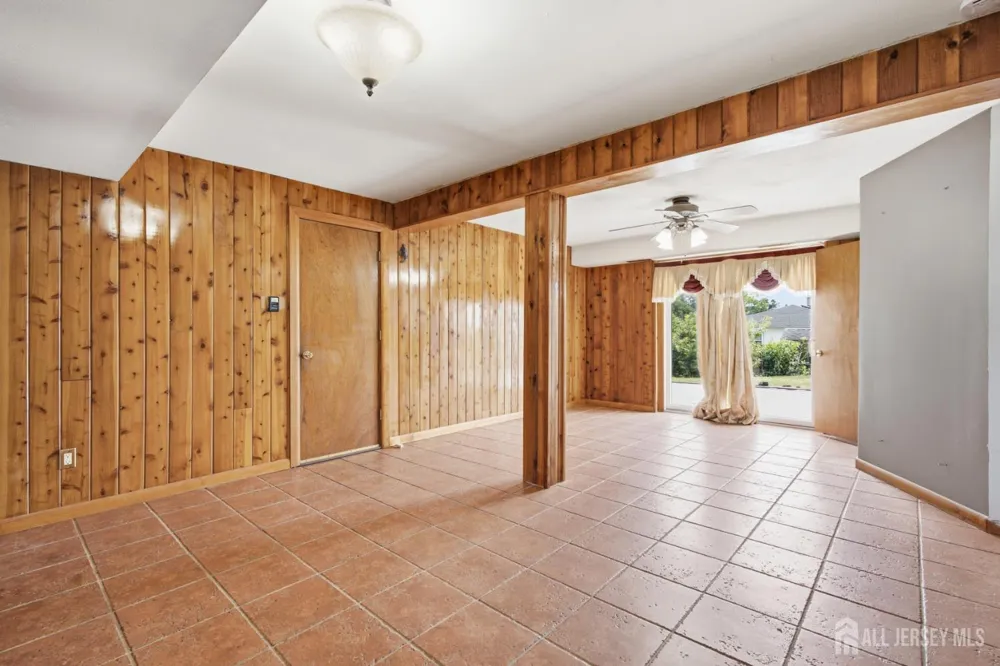264 E George Place E Iselin, NJ 08830