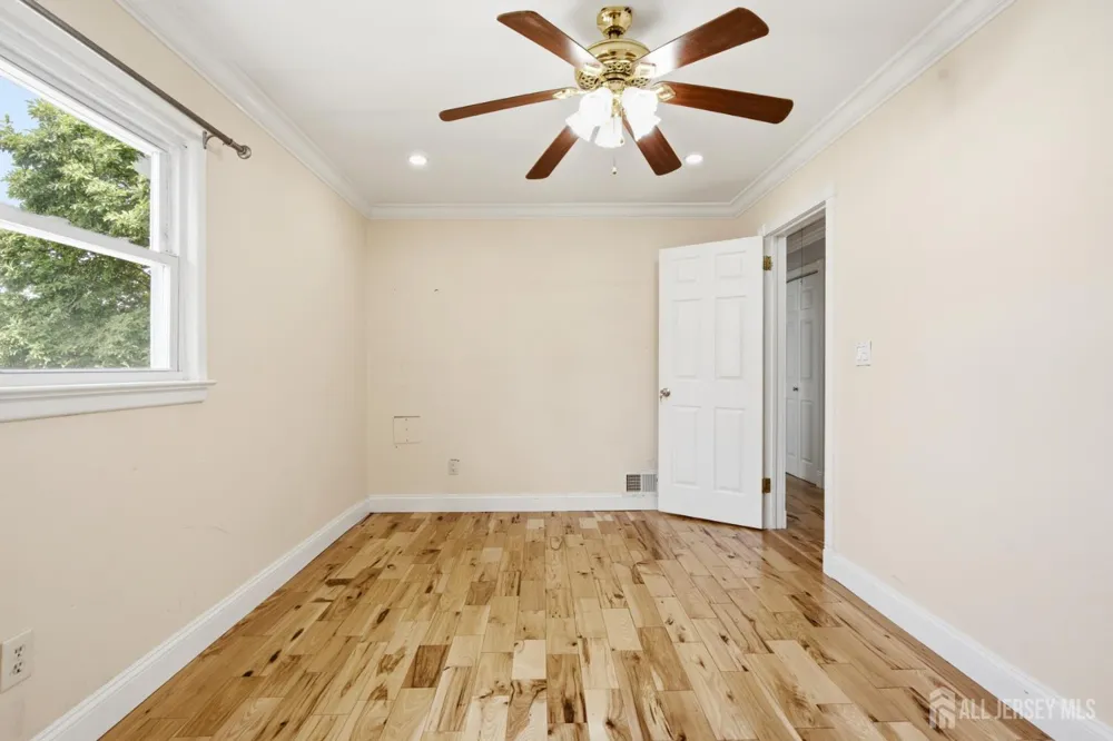 264 E George Place E Iselin, NJ 08830