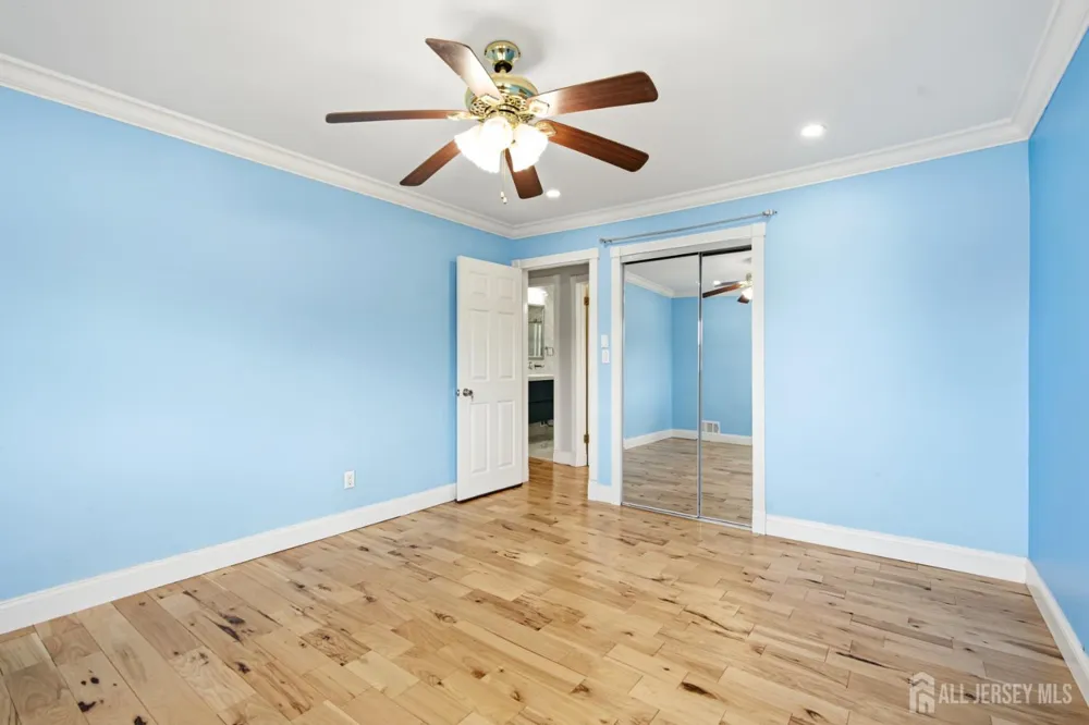 264 E George Place E Iselin, NJ 08830