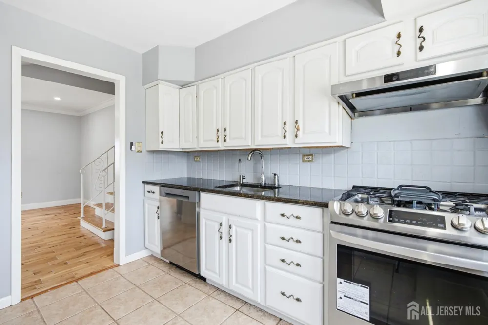 264 E George Place E Iselin, NJ 08830