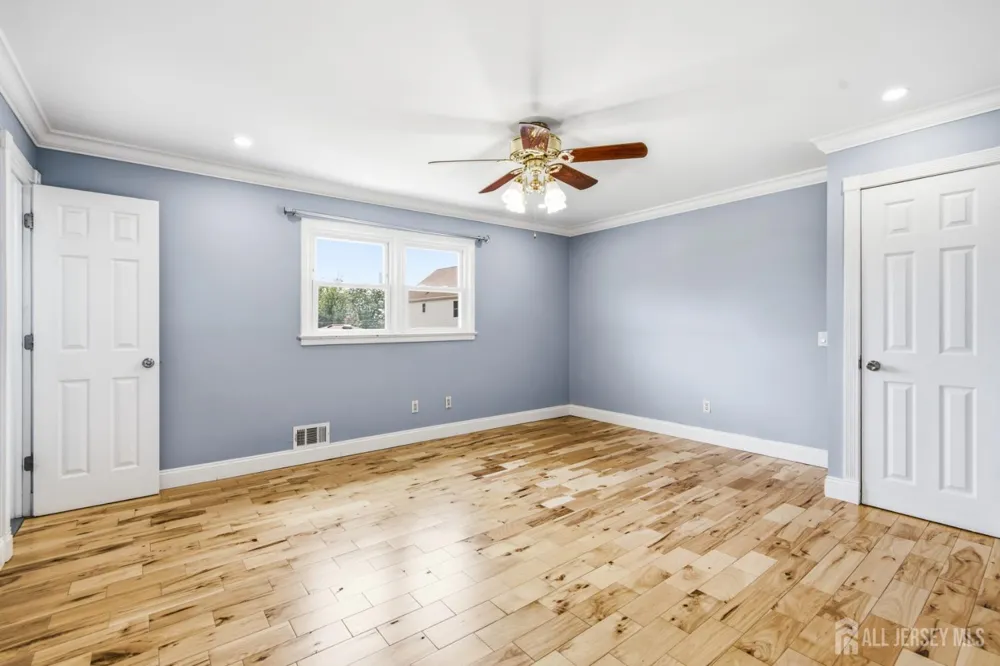 264 E George Place E Iselin, NJ 08830