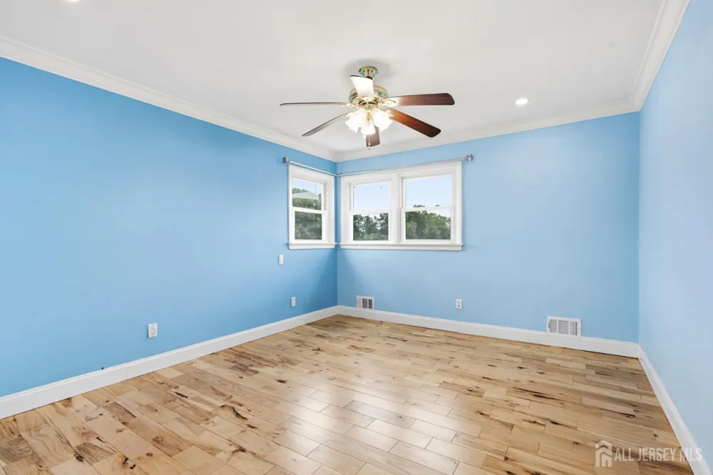 264 E George Place E Iselin, NJ 08830