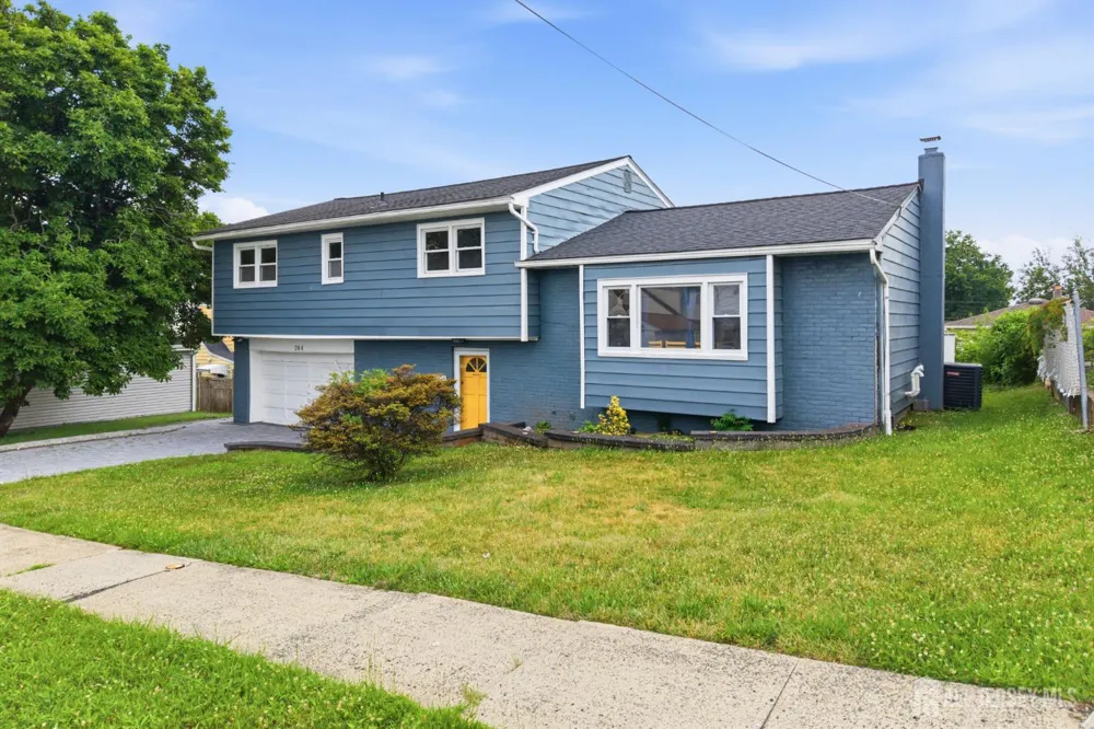 264 E George Place E Iselin, NJ 08830