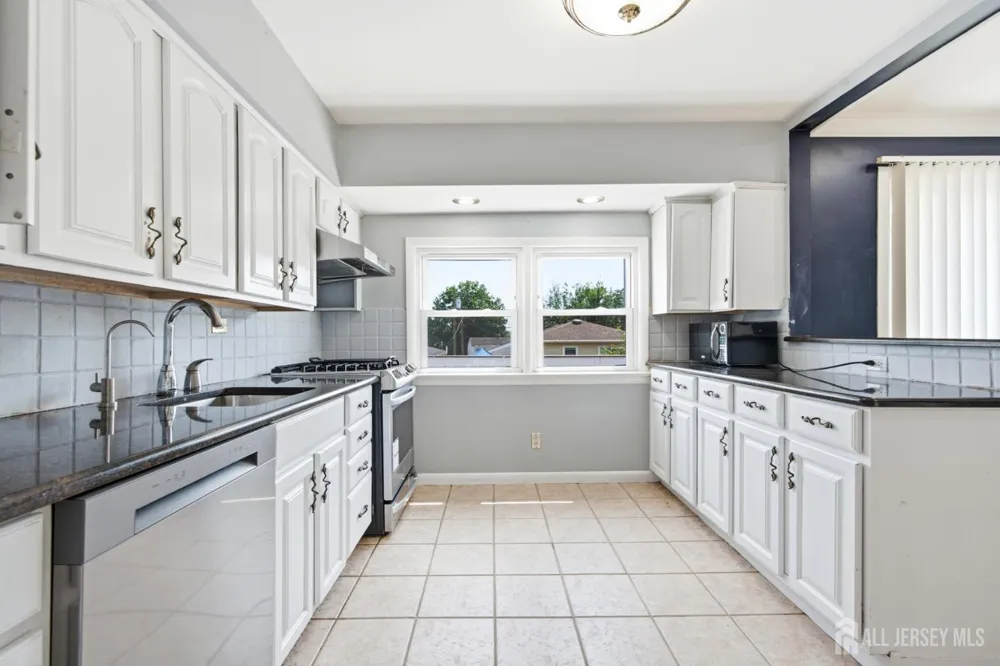 264 E George Place E Iselin, NJ 08830