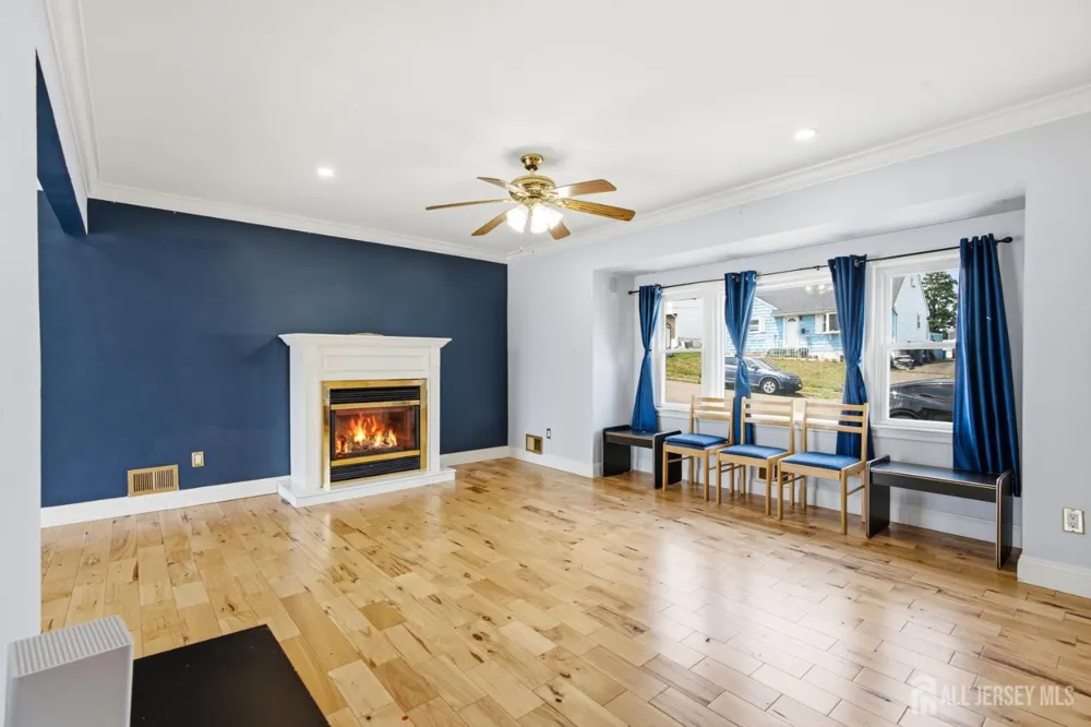 264 E George Place E Iselin, NJ 08830