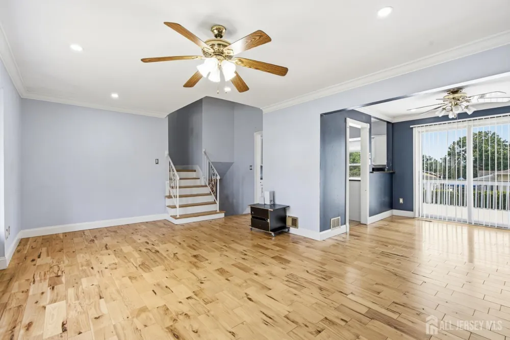 264 E George Place E Iselin, NJ 08830
