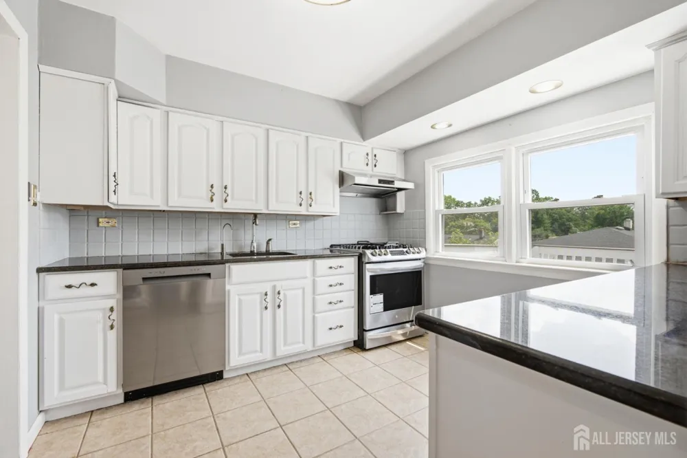 264 E George Place E Iselin, NJ 08830