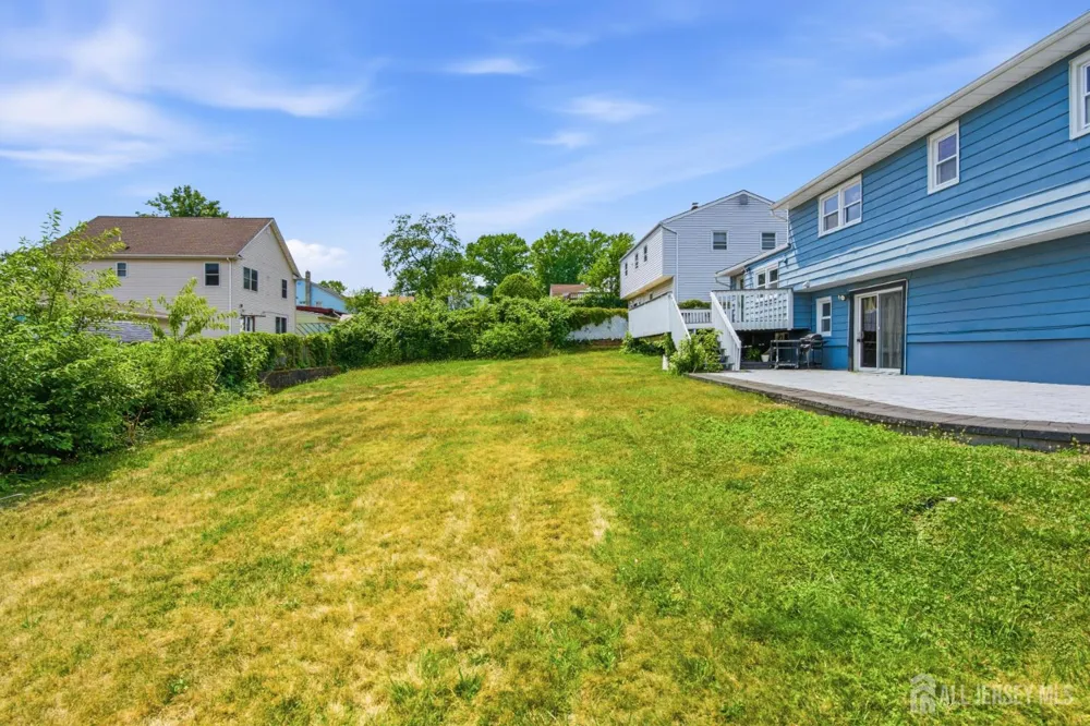 264 E George Place E Iselin, NJ 08830
