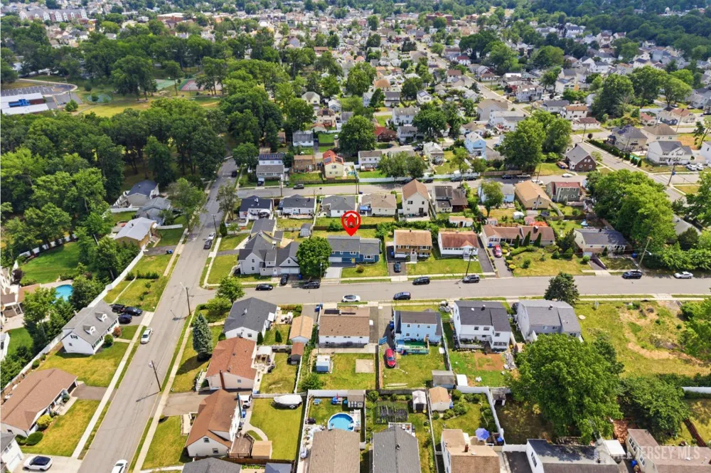 264 E George Place E Iselin, NJ 08830
