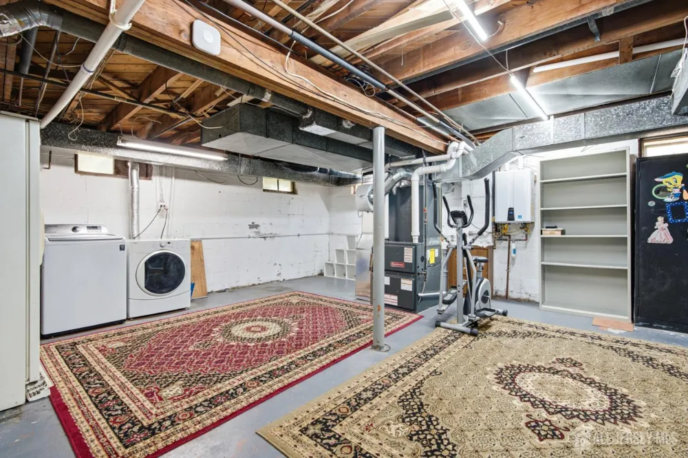 264 E George Place E Iselin, NJ 08830