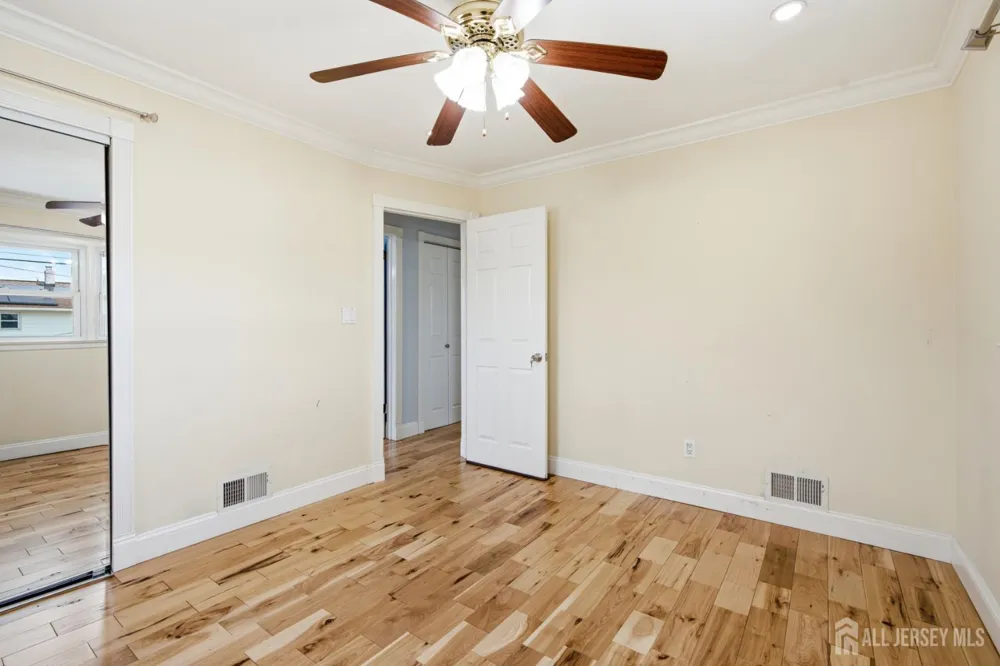 264 E George Place E Iselin, NJ 08830
