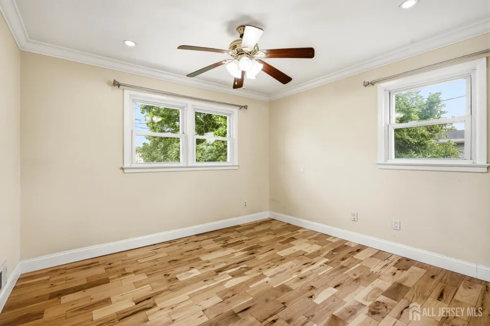264 E George Place E Iselin, NJ 08830