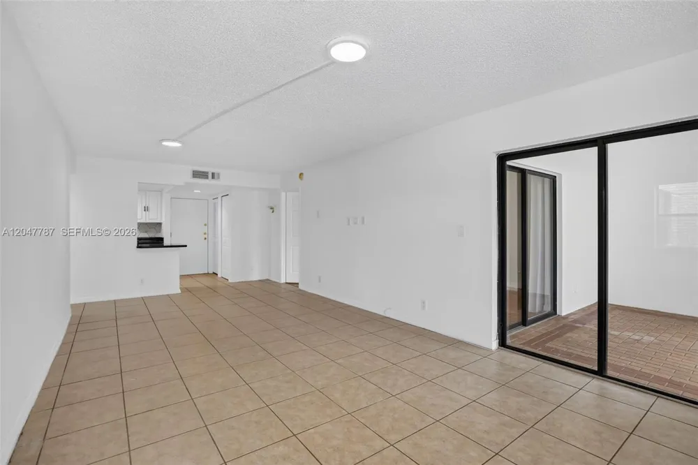 220 Lakeview Dr #210 Weston, FL 33326