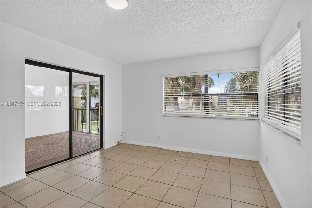 220 Lakeview Dr #210 Weston, FL 33326