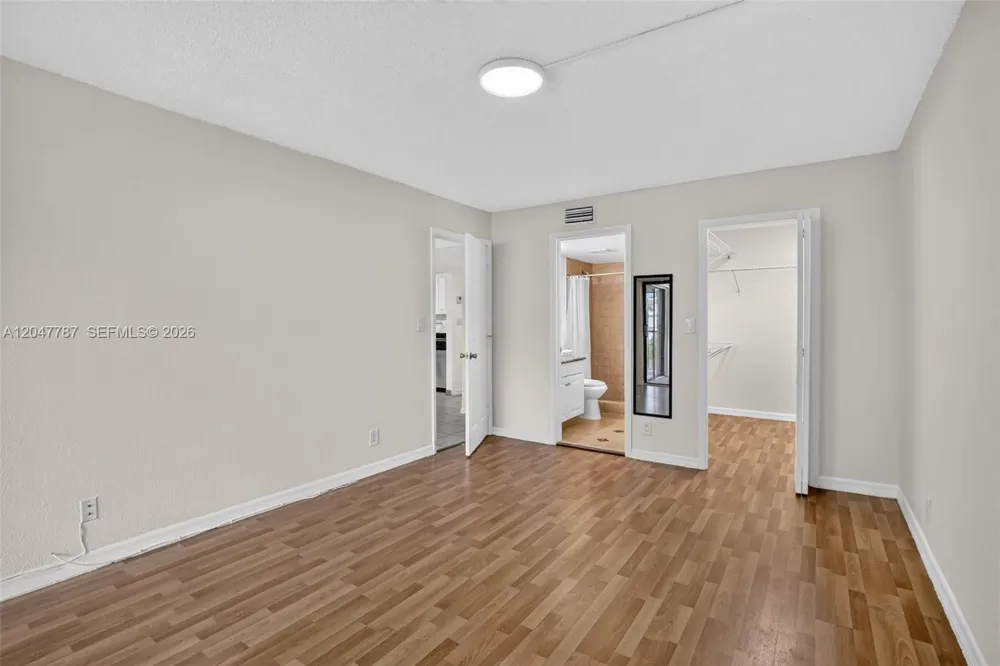 220 Lakeview Dr #210 Weston, FL 33326