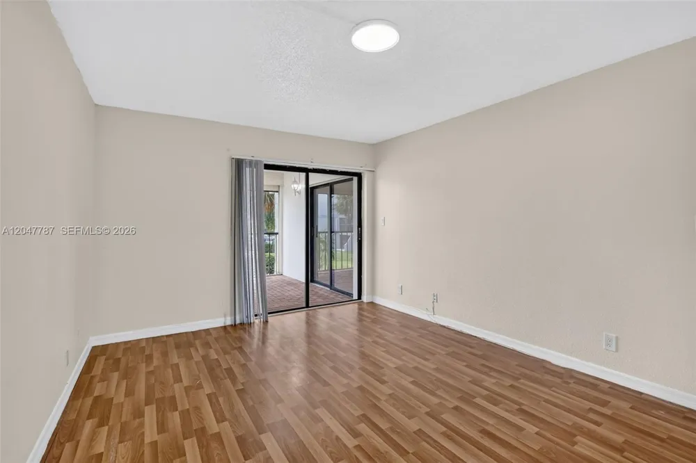 220 Lakeview Dr #210 Weston, FL 33326