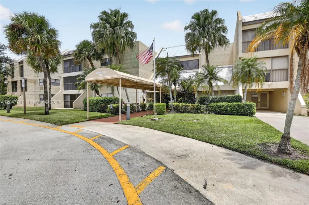 220 Lakeview Dr #210 Weston, FL 33326