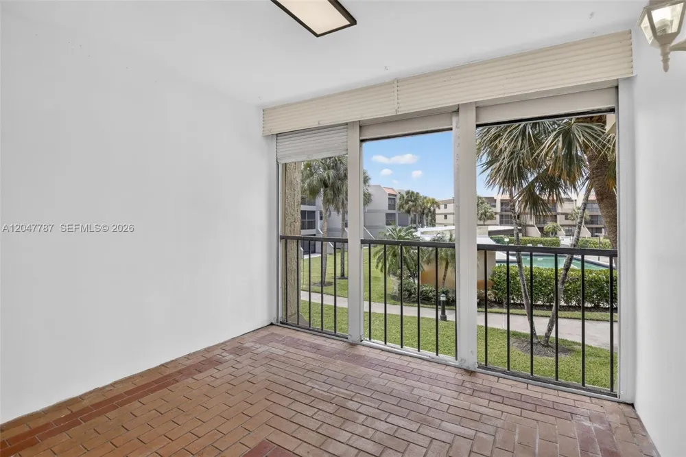 220 Lakeview Dr #210 Weston, FL 33326