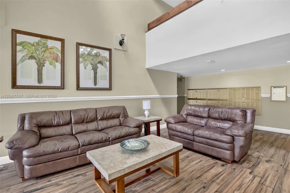 220 Lakeview Dr #210 Weston, FL 33326