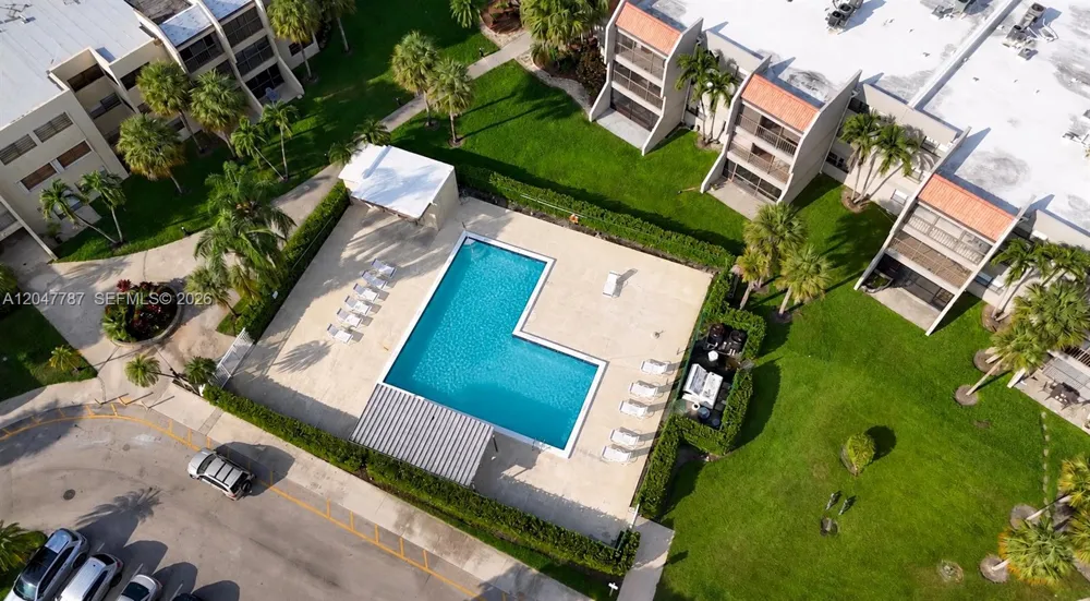 220 Lakeview Dr #210 Weston, FL 33326