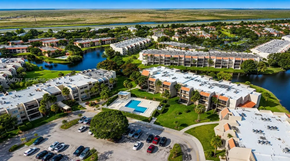 220 Lakeview Dr #210 Weston, FL 33326