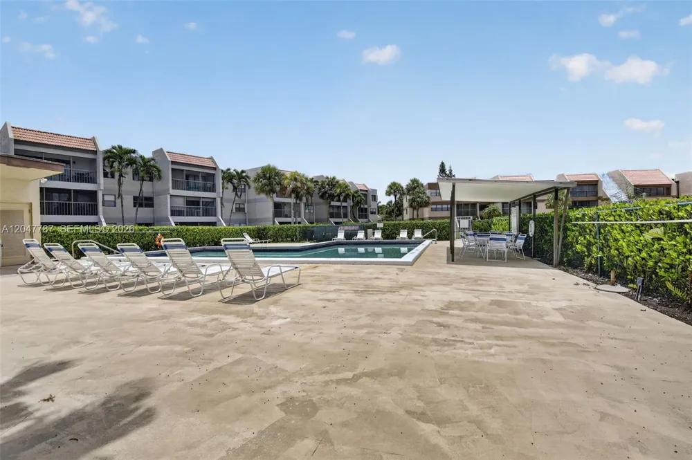 220 Lakeview Dr #210 Weston, FL 33326