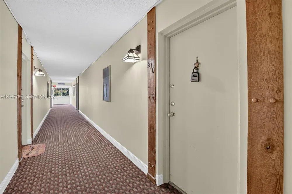220 Lakeview Dr #210 Weston, FL 33326