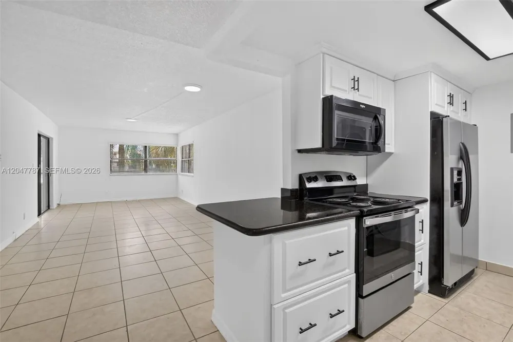 220 Lakeview Dr #210 Weston, FL 33326