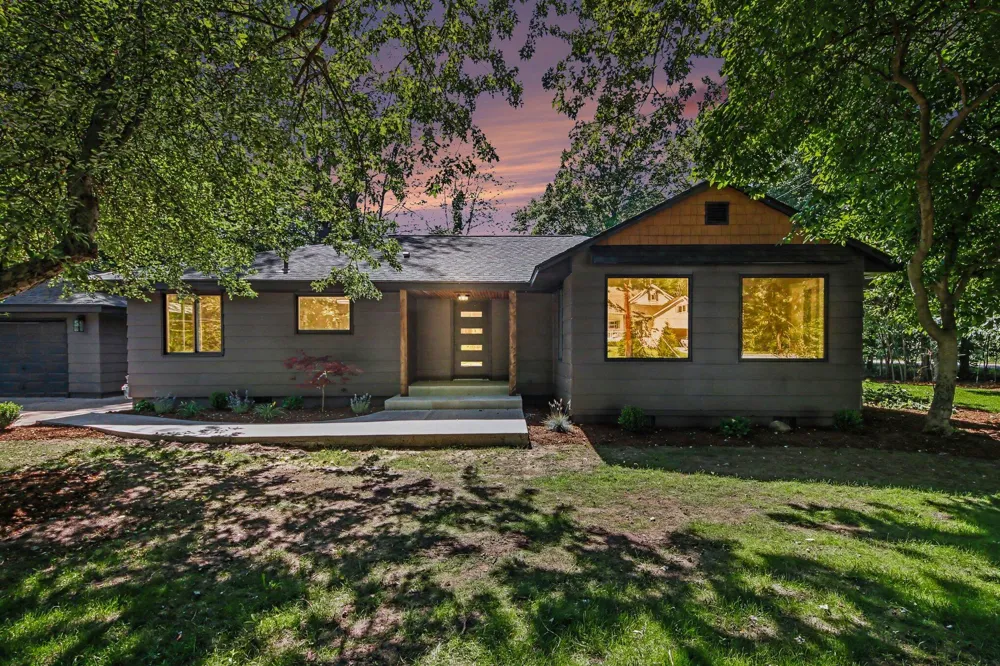 18195 148th Avenue Spring Lake, MI 49456