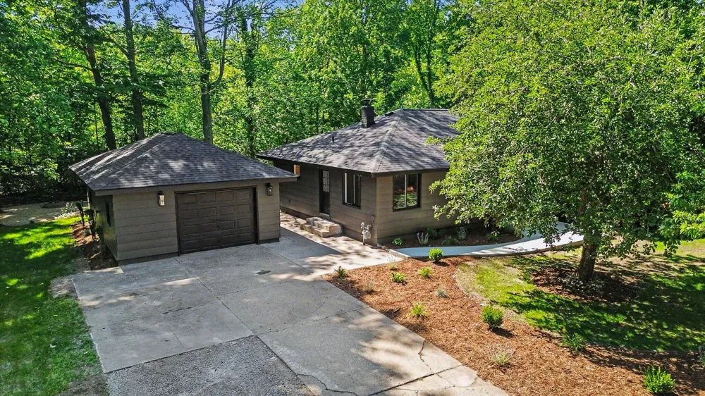 18195 148th Avenue Spring Lake, MI 49456