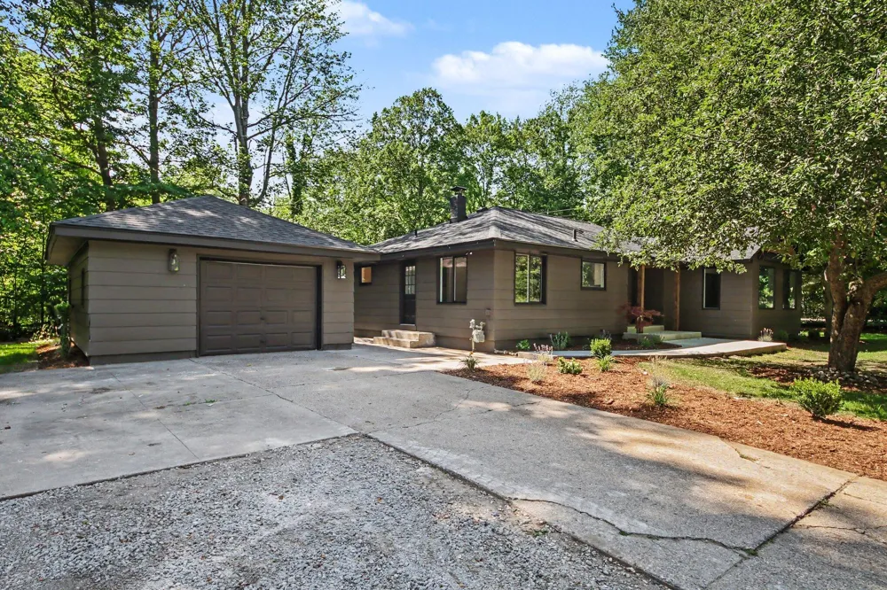 18195 148th Avenue Spring Lake, MI 49456