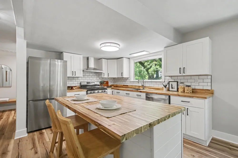 18195 148th Avenue Spring Lake, MI 49456