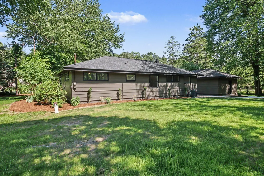 18195 148th Avenue Spring Lake, MI 49456