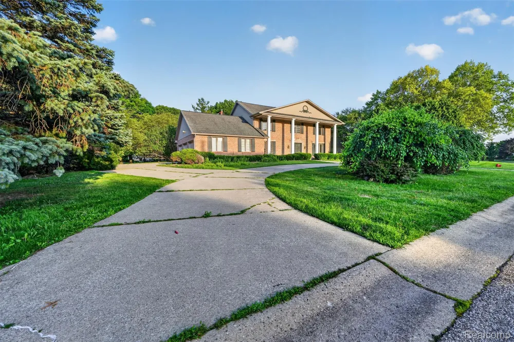11549 Kings Coach Road Grand Blanc City, MI 48439