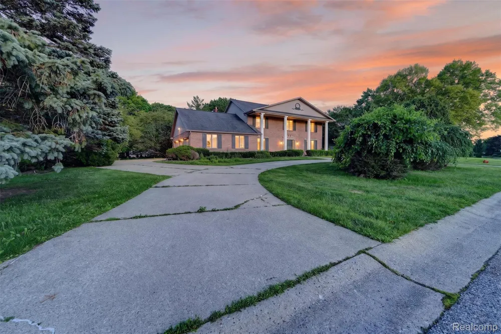 11549 Kings Coach Road Grand Blanc City, MI 48439