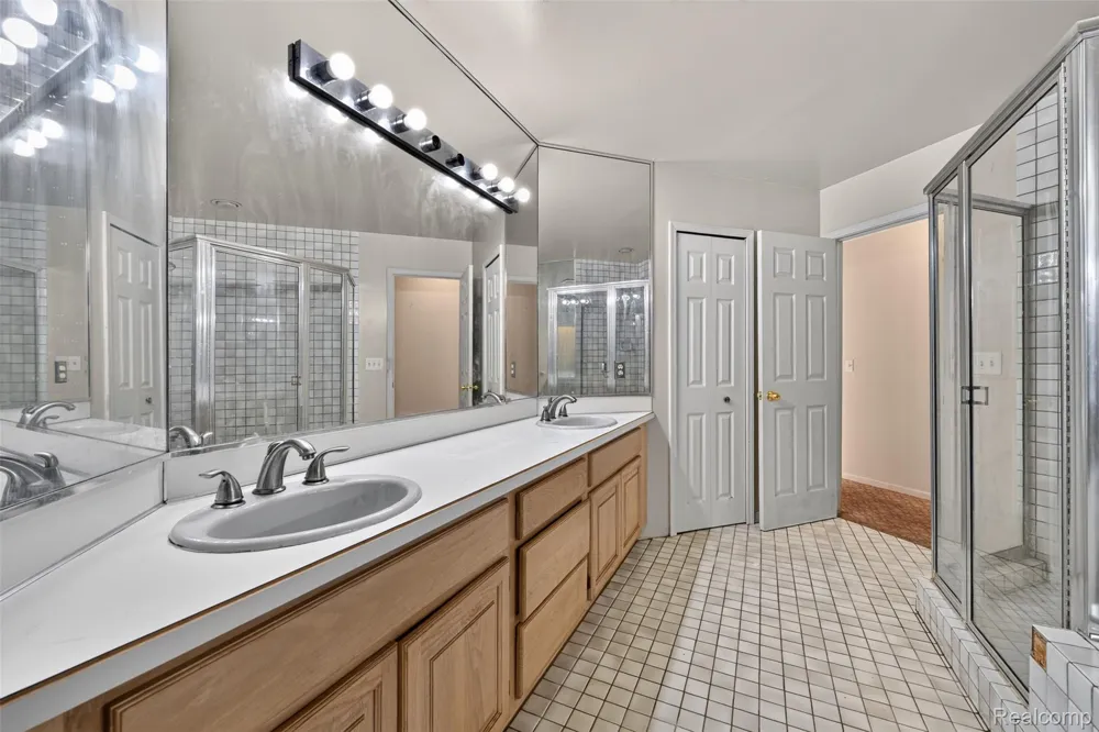 11549 Kings Coach Road Grand Blanc City, MI 48439