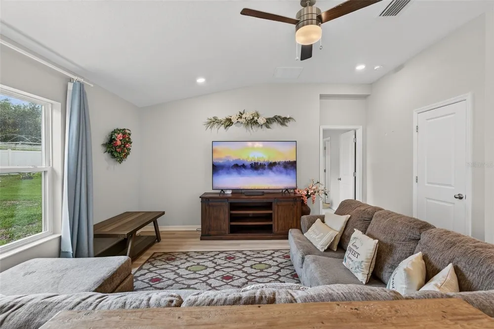 9972 MESIC WOODS AVENUE Seffner, FL 33584