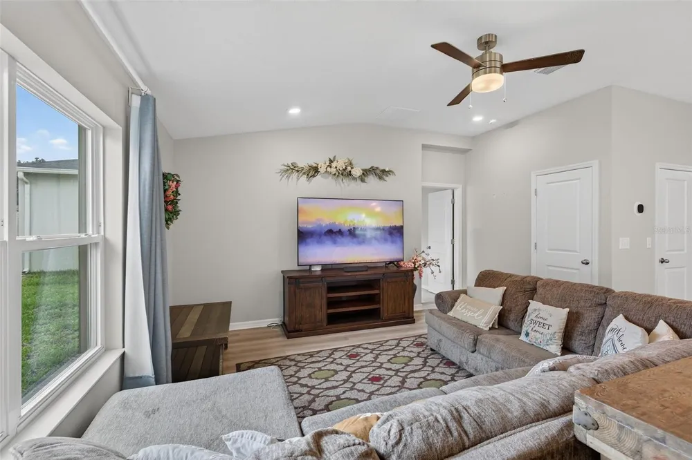 9972 MESIC WOODS AVENUE Seffner, FL 33584